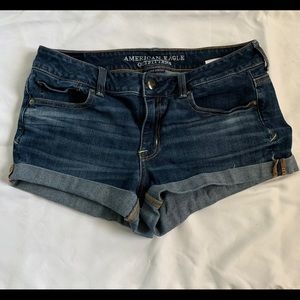 Mid rise American Eagle shortie